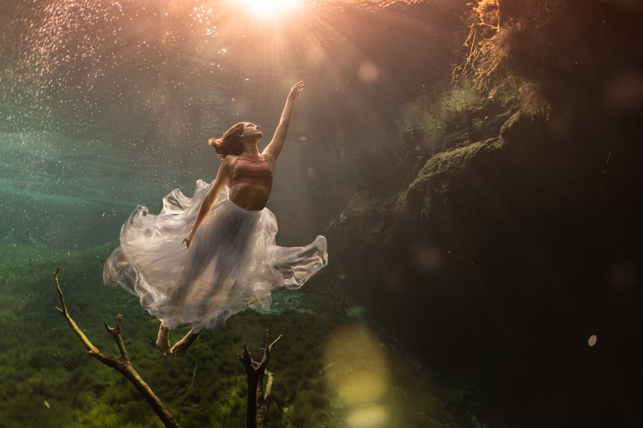 Beneath the waves | An interview with underwater portrait artist Lexi Laine