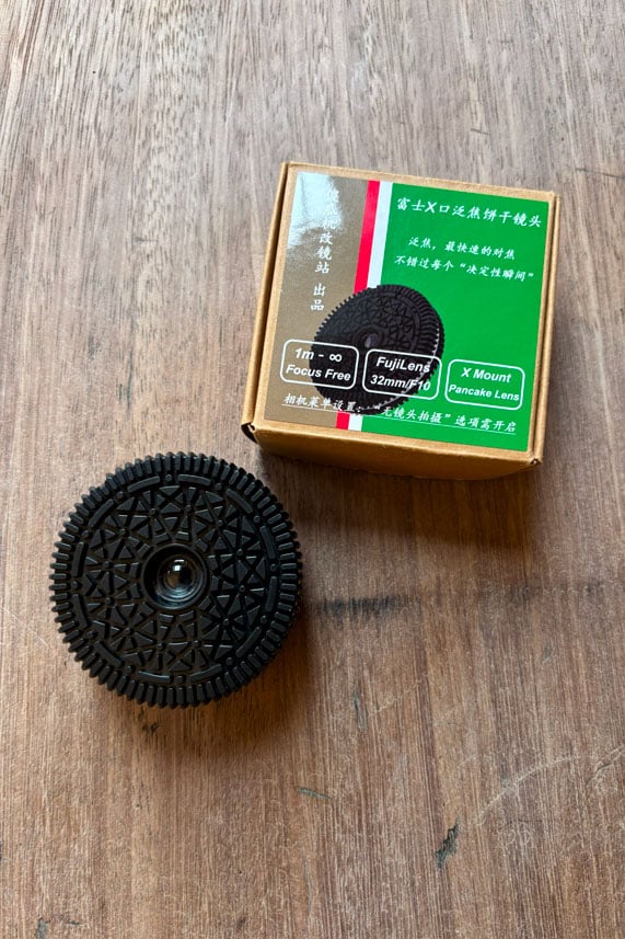 A lens that looks like an Oreo biscuit